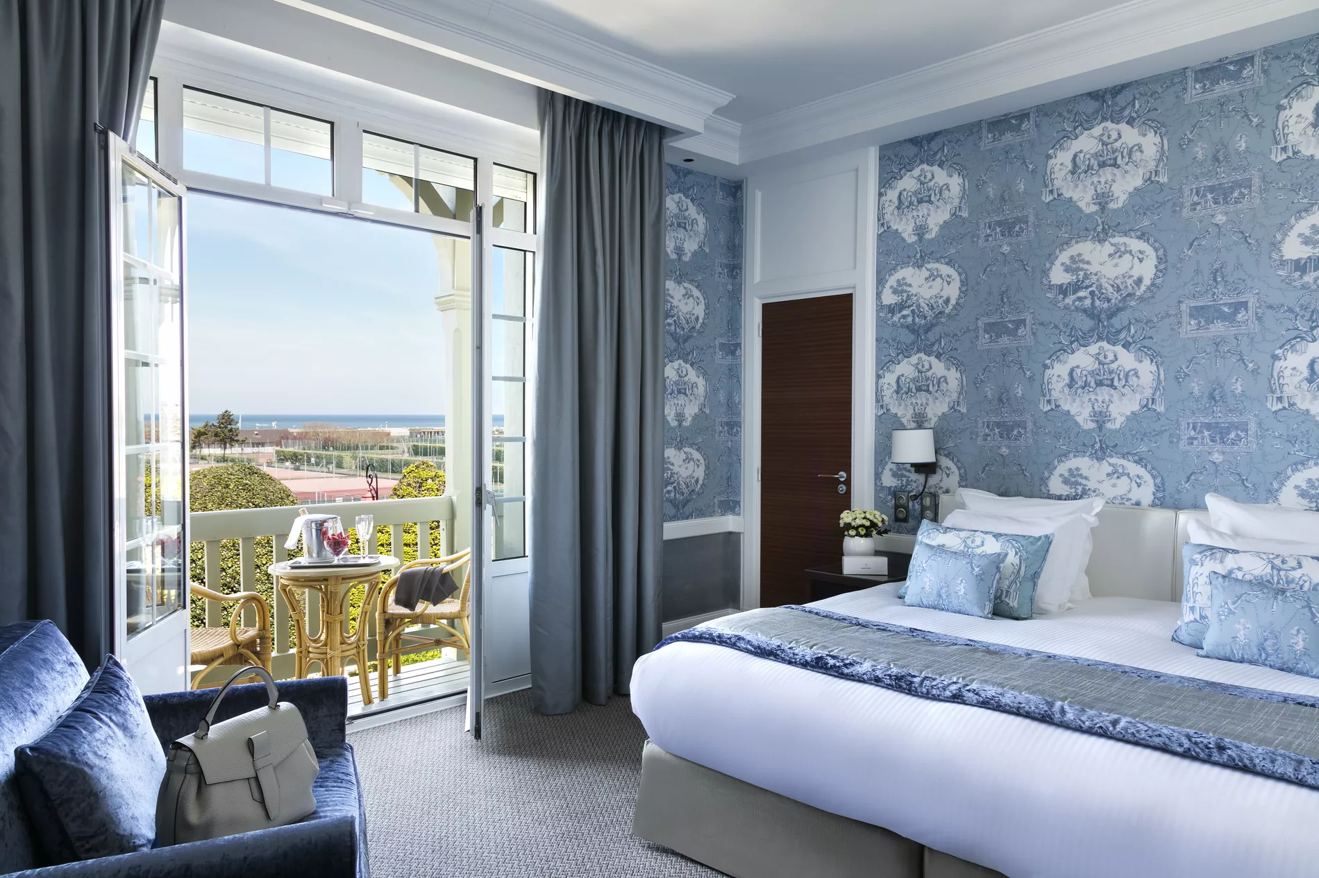 visitie-guidee-de-l039hotel-normandy-a-deauville-photo-10